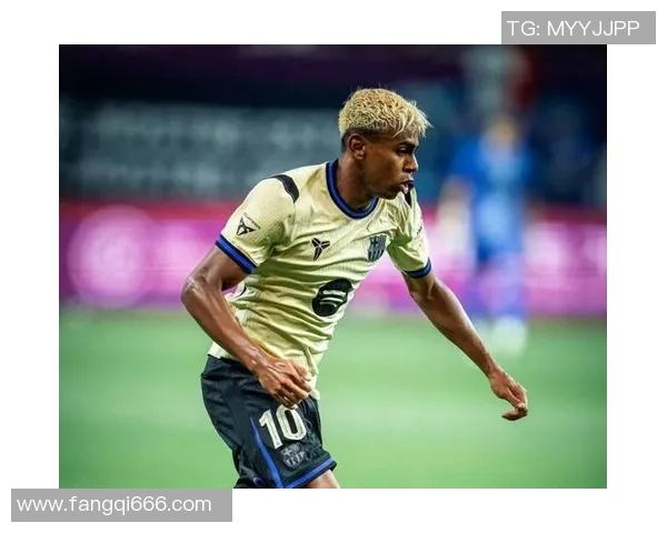 足球场外风采：那些最具时尚感的球星与他们的独特穿搭风格